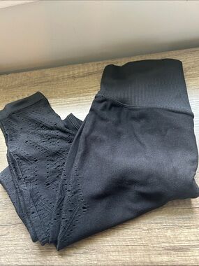 PINK Victoria's Secret Black Textured Leggings